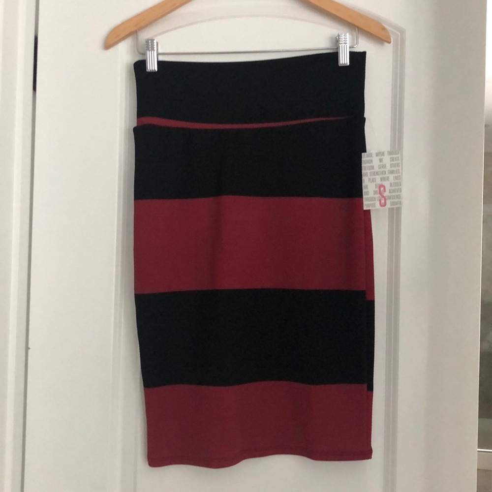NWT LuLaRoe Cassie skirt, size small